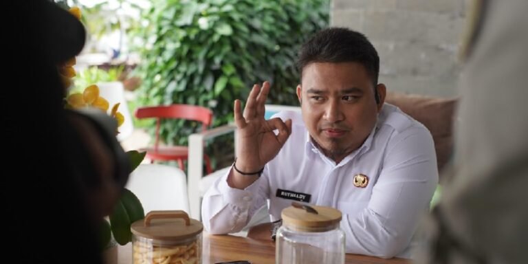 Urus KTP dan KK Gratis, Bupati Rey : Jika Ada Pungli, Lapor ke Saya!