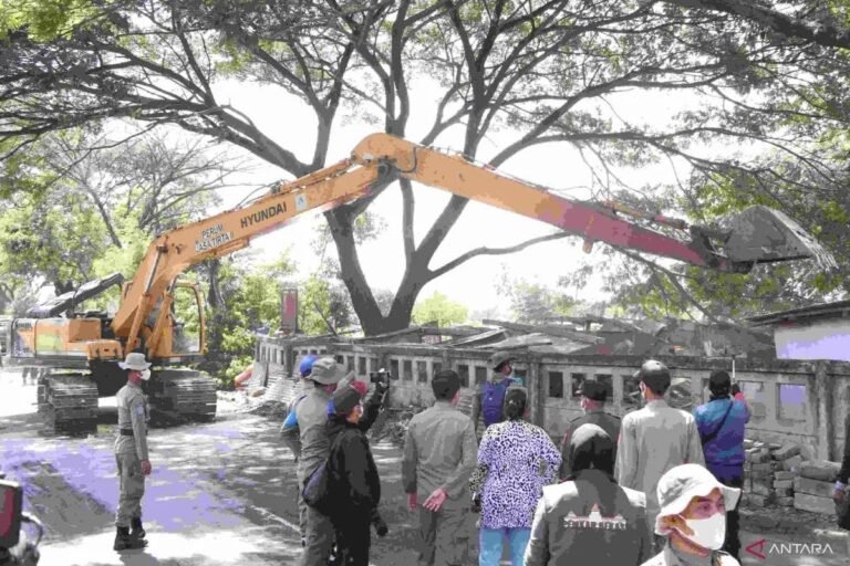 Beroperasi Puluhan Tahun, Warung Remang-remang di Kalimalang juga Ikut Dibongkar