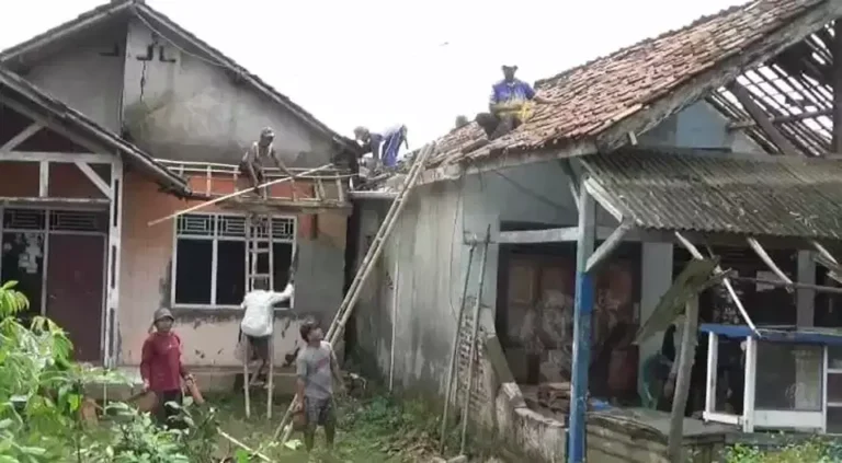 22 Rumah Warga di Purwakarta Rusak Diterjang Angin Puting Beliung