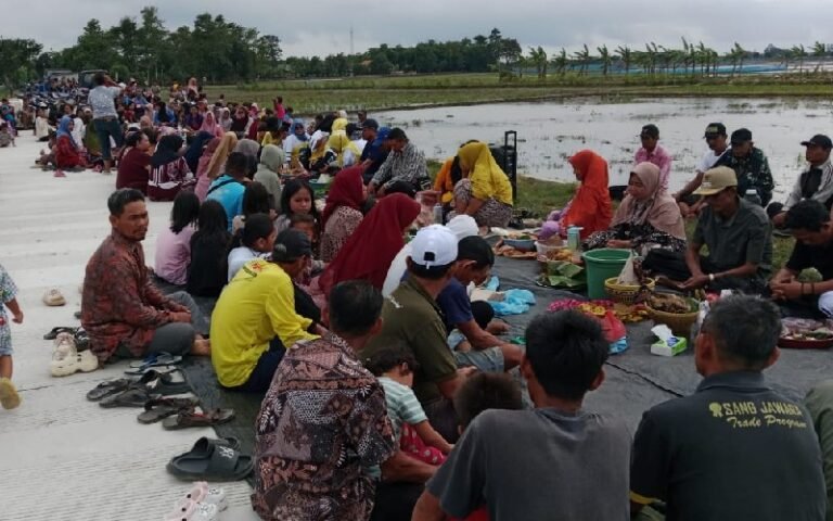 Jalan Rusak Jadi Mulus, Warga Kalensari – Subang Gelar Syukuran