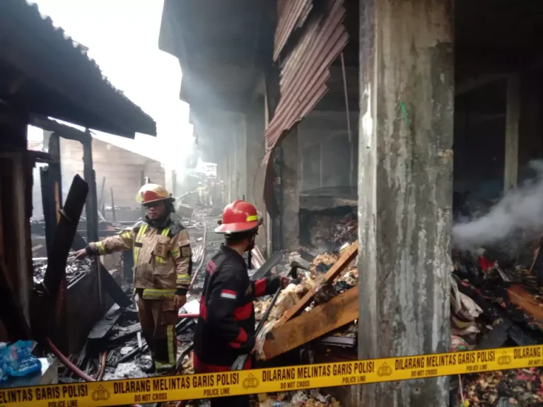 Ratusan Kios Pasar Rebo Purwakarta Ludes Dilalap Si Jago Merah