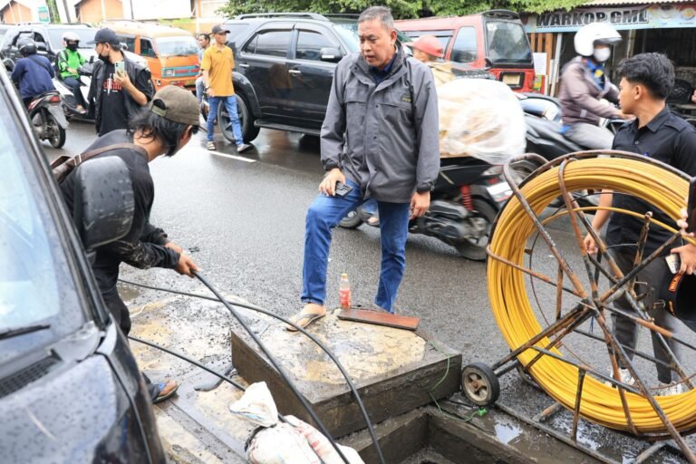 Izin Dipertanyakan, Wali Kota Bekasi Hentikan Proyek Penggalian Kabel Optik