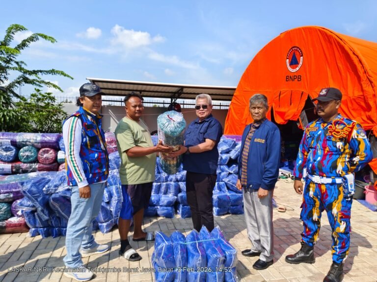 LSM Laskar NKRI Kirim Bantuan 100 Kasur untuk Korban Banjir Karangligar