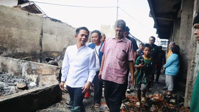 Om Zein Tinjau Lokasi Pasca Kebakaran Pasar Rebo