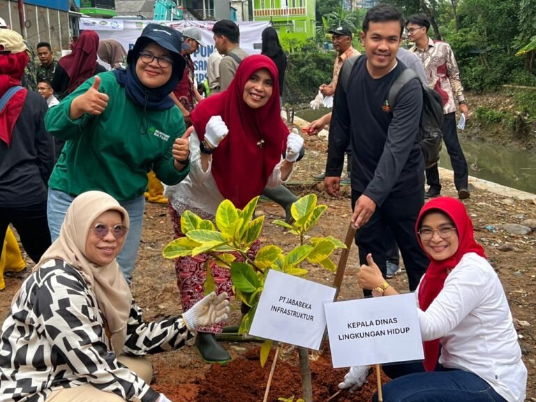 Pemkab Bekasi – PT. Jababeka Tanam Pohon di DAS Kali Cikarang
