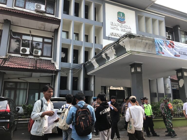 Tuntut Transparansi Pajak Parkir, Belasan Aktivis Demo Kantor Bapenda
