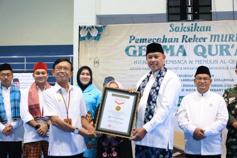 Libatkan Ribuan Orang Membaca dan Menulis Mushaf Quran, Pemkot Bekasi Cetak Rekor MURI