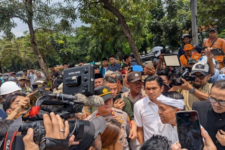 Demo Tak Ditanggapi, Dedi Mulyadi Malah Sebar Konten Framing Mahasiswa