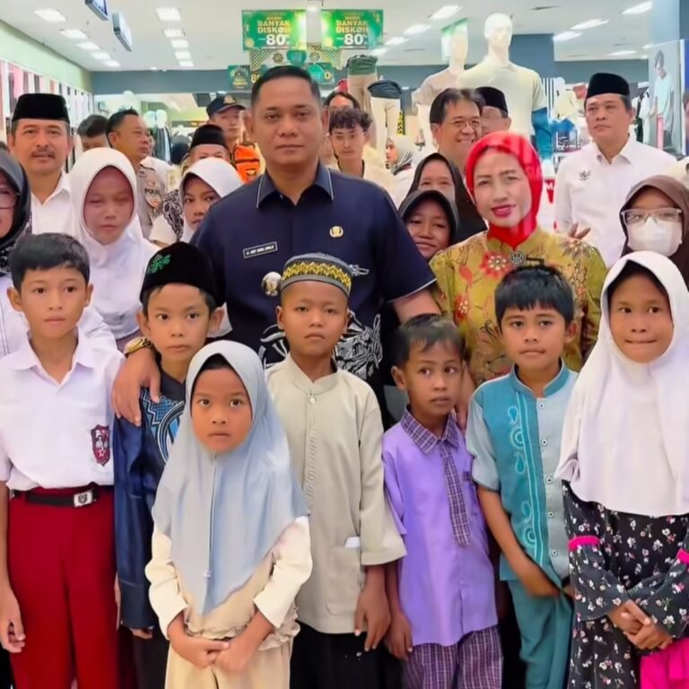 Dapat Santunan Baznas, Ratusan Anak Yatim di Bekasi Belanja ‘Baju Bedug’ di Mall
