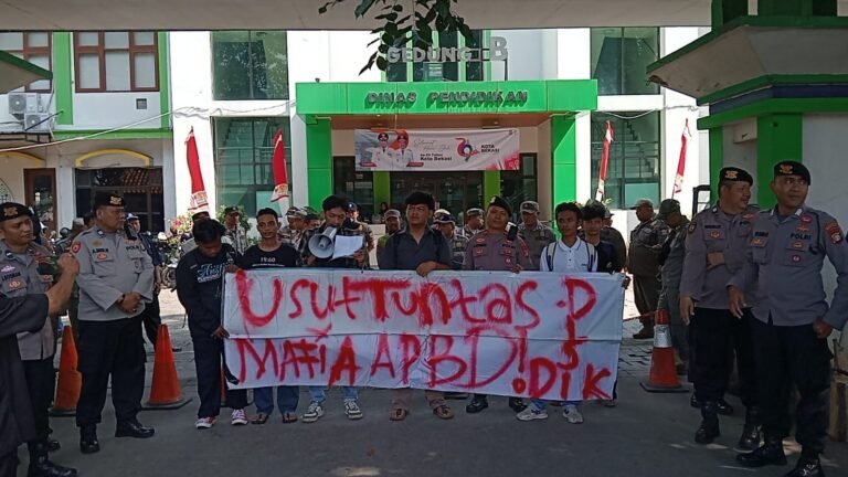 Dugaan Korupsi Pengadaan Meubelair Rp 33 Miliar, Disdik Kota Bekasi Didemo