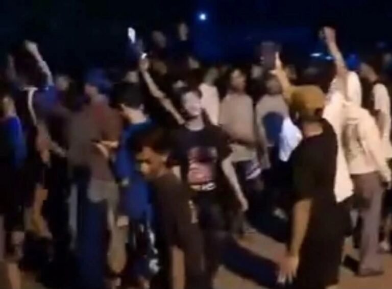 Oknum Ustaz Diduga Cabuli Santriwati hingga Hamil, Warga Demo Pondok Pesantren
