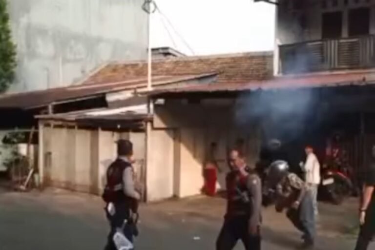Debt Collector Bentrok dengan Warga di Cakung – Jaktim