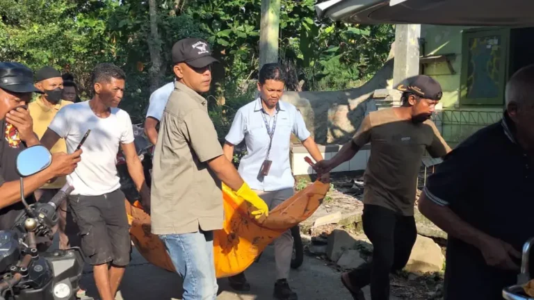 Warga Dikejutkan Penemuan Jasad Laki-laki Mengambang di Aliran Kali Kalapa