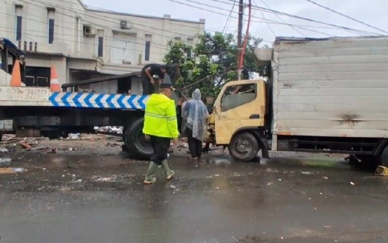 Kecelakaan Maut Truk Box Tabrak Warung, Sopir Ditetapkan Tersangka