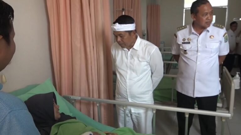 Tanpa Banyak Basa-basi, Dedi Mulyadi Berikan Bantuan Segepok Uang kepada Korban