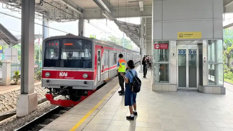 KRL Lintas Bekasi-Cikarang Sudah Kembali Beroperasi Normal