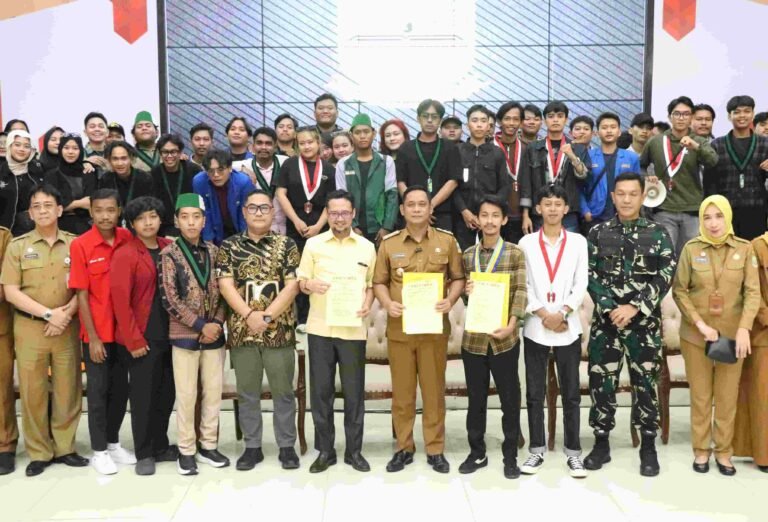 Terima 8 Poin Tuntutan Cipayung Plus, Plt Bupati Bekasi : Masukan-masukan Mahasiswa Sangat Wajar!
