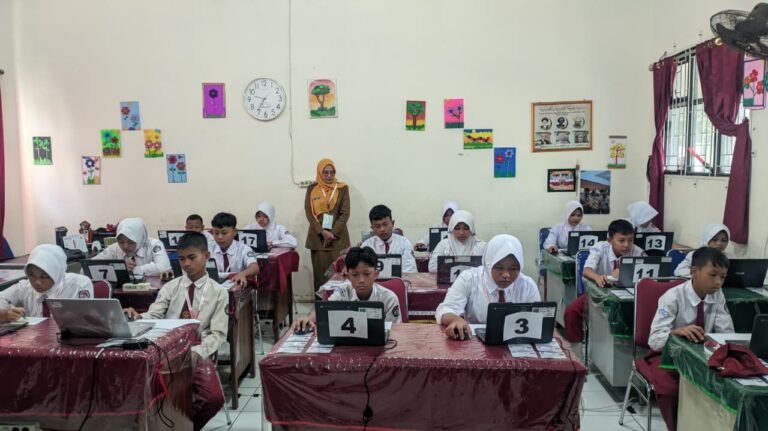 SDN Wanasari 01 Cibitung Laksanakan TKA Perdana dengan Sistem Berbasis Teknologi