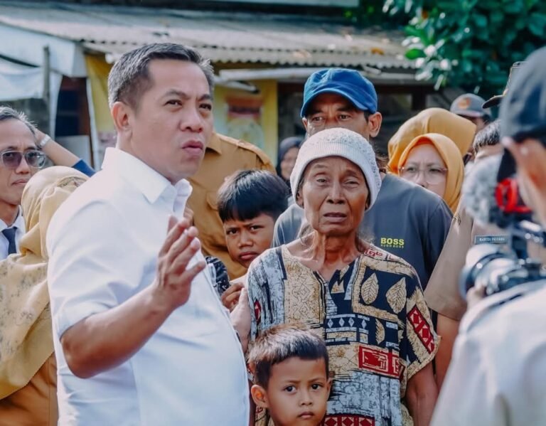 Bupati Aep Jawab Kesedihan Nenek Tasih dengan Kabar Gembira