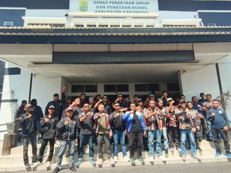 Kantor Dinas PUPR Karawang Digeruduk Koalisi Ormas dan LSM, Ada Apa?