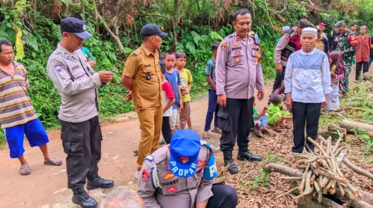 Warga Cijambe – Subang Gempar Temuan Bayi Perempuan Dibuang di Semak-semak