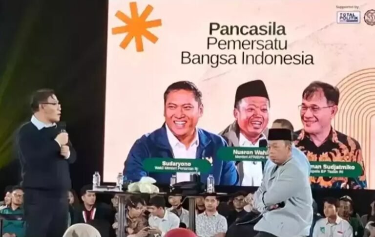 Detik-detik Mahasiswa Teriaki Budiman Sudjatmiko ‘Pengkhianat Reformasi’