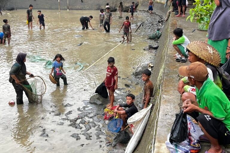 Tradisi Gubyag Balong Awali Peringatan Hari Jadi Purwakarta ke-58 Tahun
