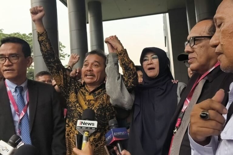 Kejari Jaksel Batal Tahan Roy Suryo dan Tifauziah