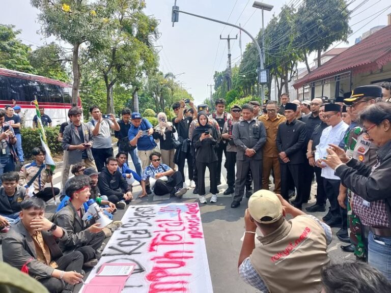 Bawa Isu Nasional hingga Soroti Kepemilikan SPPG oleh Anggota Dewan, Aliansi Mahasiswa Demo DPRD Kota Bekasi