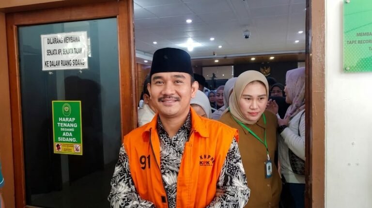 Ade Kunang Akui Terima Rp8,5 Miliar dari Sarjan, ‘Katanya’ Duit Pinjaman Pribadi, Bukan Gratifikasi