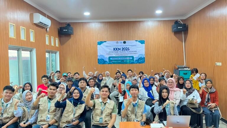 Mahasiswa KKN UBP Karawang Sosialisasi Pengelolaan Sampah Berbasis 3R di Desa Pasirtalaga