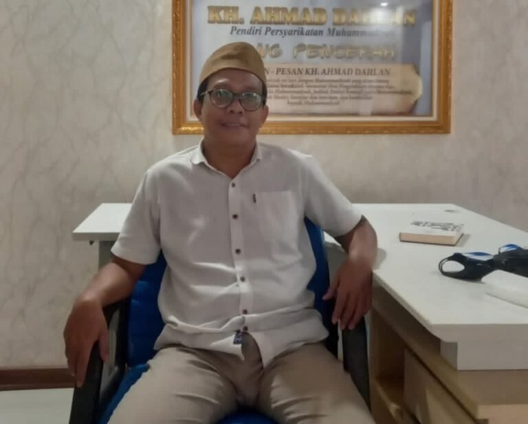 Hitam Putih Koperasi Merah Putih