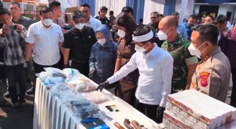 Kejari Purwakarta Musnahkan Barbuk Hasil Kejahatan, dari Rokok Ilegal hingga Narkotika