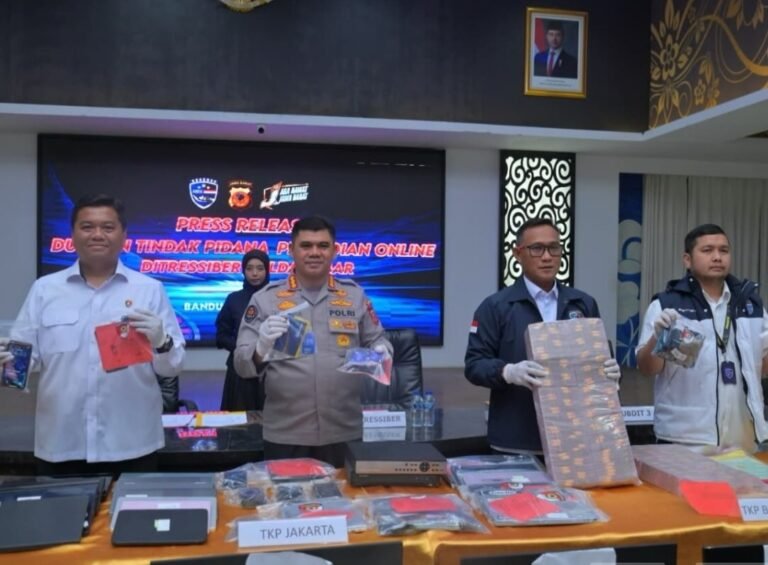 Polda Jabar Ungkap Judi Online, 11 Orang Ditetapkan Tersangka, Uang Miliaran hingga Mobil Mewah Disita