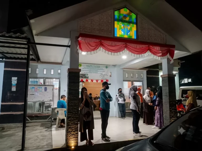 Alami Muntah-muntah, Puluhan Siswa SDN 01 Ciherang – Bogor Diduga Keracunan MBG