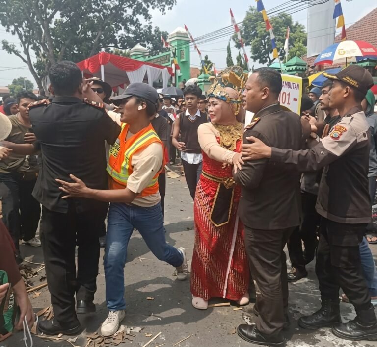 Karnaval Agustusan di Cicalengka Berujung Ricuh dan Adu Jotos