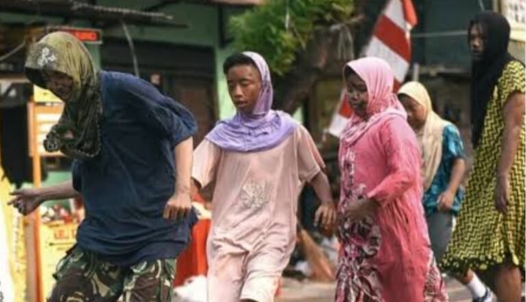 MUI Haramkan Pria Memakai Pakaian Wanita Saat Karnaval Agustusan