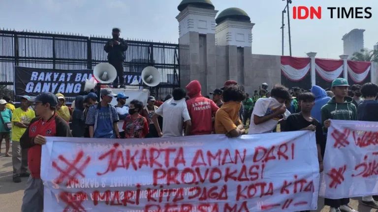 Massa Demo Tandingan AMPB Pakai Masker, Diteriaki ‘Demo Bayaran’
