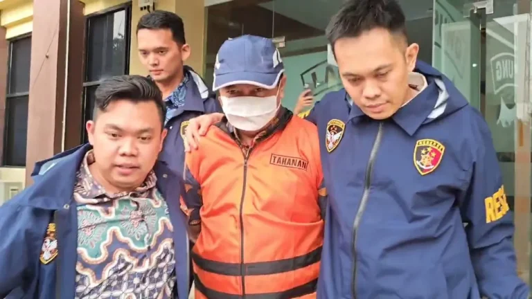 Dugaan Korupsi Rekrutmen Tenaga Honorer, Sekda Lampung Tengah Resmi Ditahan