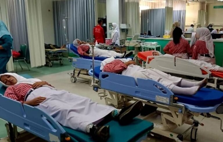 Kini Giliran Ratusan Siswa di 2 Sekolah di Pati Keracunan MBG