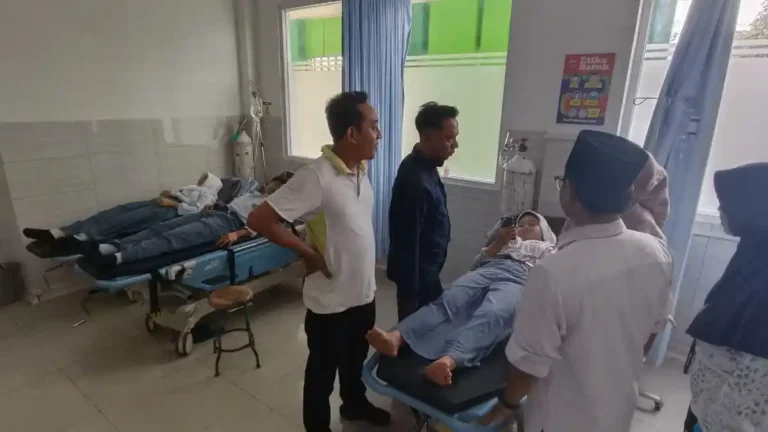 Giliran Ratusan Siswa dan Guru di MAN 2 Rembang yang Keracunan MBG