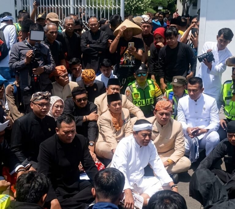 Setelah Aksi Tanam Pohon Pisang di Jalan Badami-Loji, Warga Karawang Selatan Demo Dedi Mulyadi