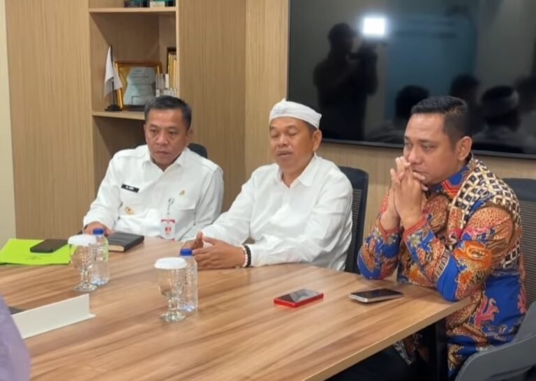 KDM Beri Dua Opsi Soal Jalan Badami-Loji yang Rusak Akibat Truk Bertonase PT. Jui Shin Indonesia