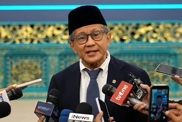 Dulu Janji Kritik Prabowo, Kini Rocky Gerung Resmi Dilantik sebagai Watimpres